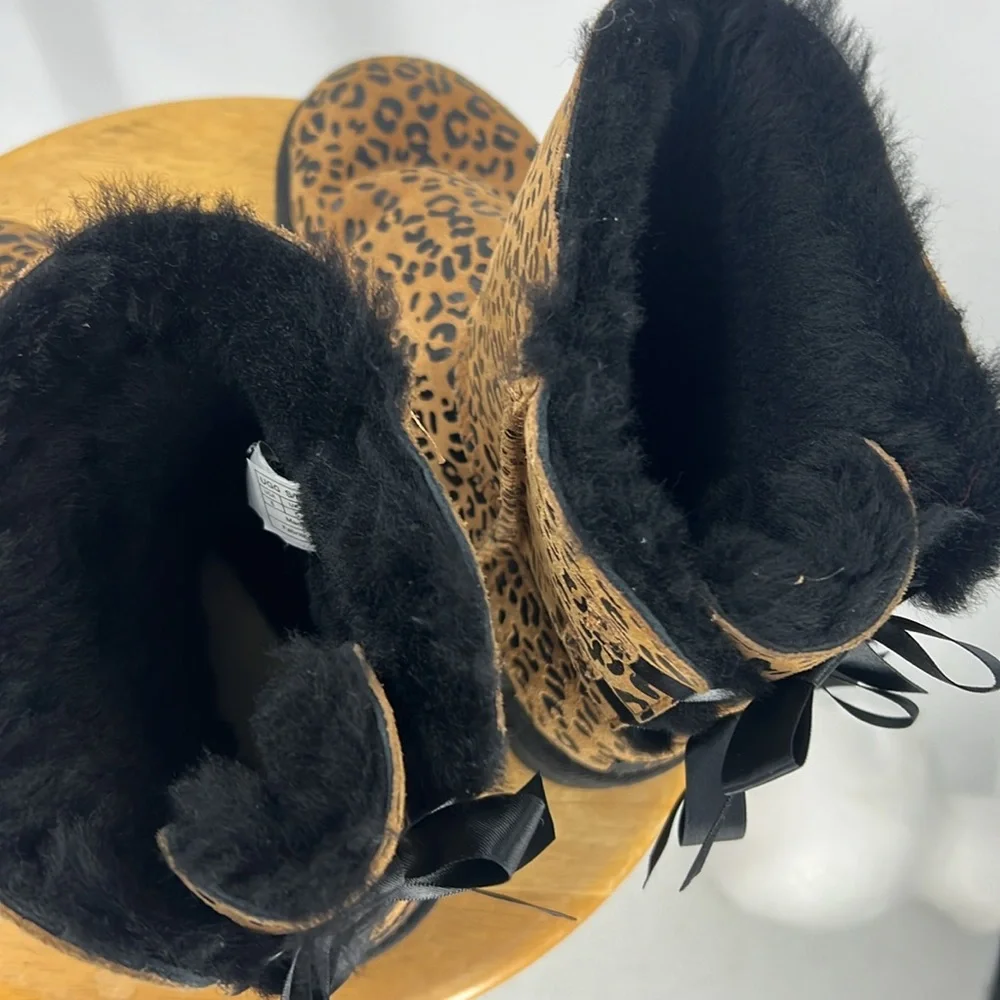 Ugg Australia Bailey Bow Leopard Print black lining Sheepskin Leather Boots 6